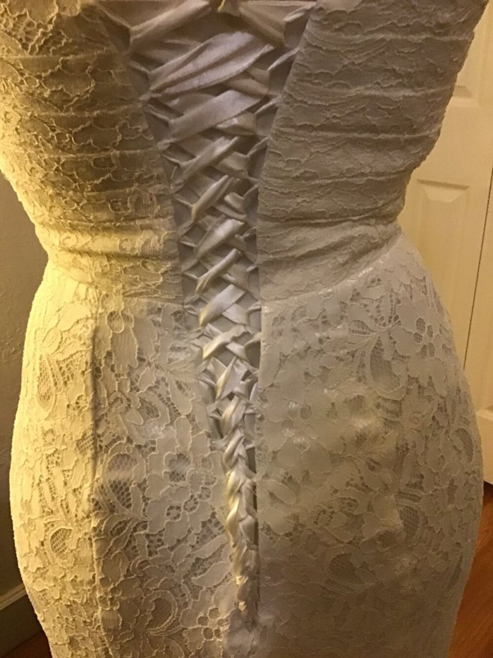 Elegant White Lace Wedding / Formal Gown – Adjustable Fit (Approx. Size 0–6) - Picture 4 of 14